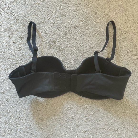Skims strapless bra (with attachable straps) - Picture 3 of 3